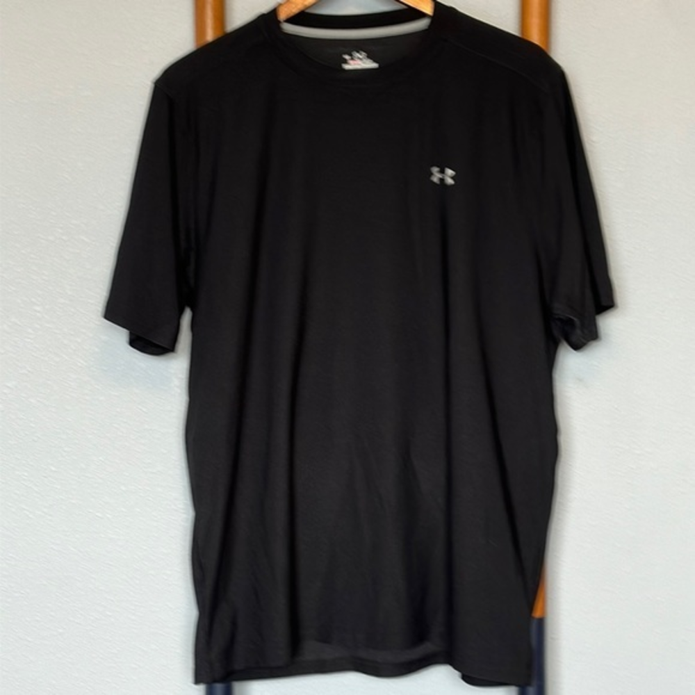 🌼 UNDER ARMOUR men’s T- shirt. Size Lg. Heatgear‎ Black